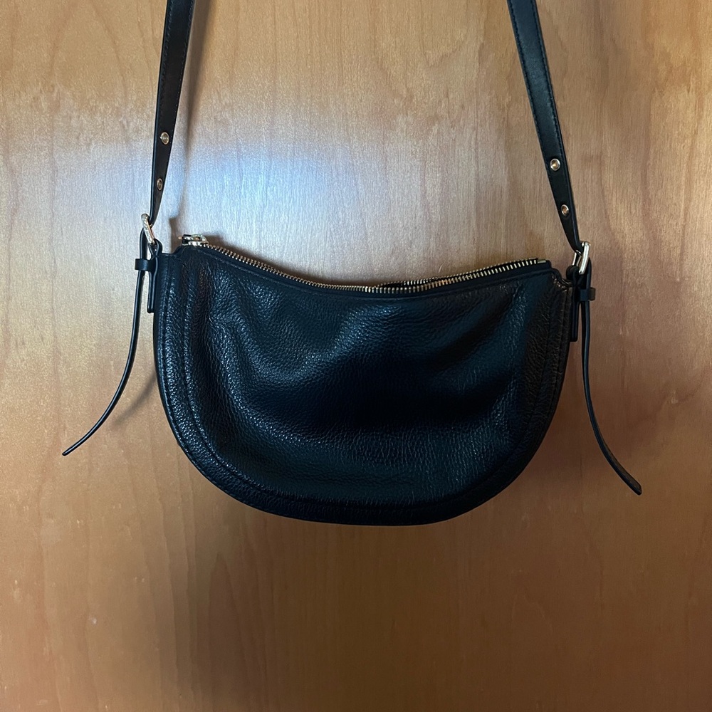 Michael Kors Black Leather Shoulder Bag with Gold Hardware - Picture 6 of 9